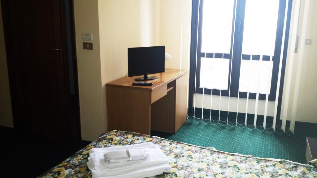 Hotel Cascata Pozzolo Formigaro Extérieur photo